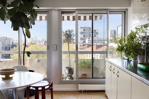 In Paris, a ’70s Flat With Skyline Views Seeks €570K