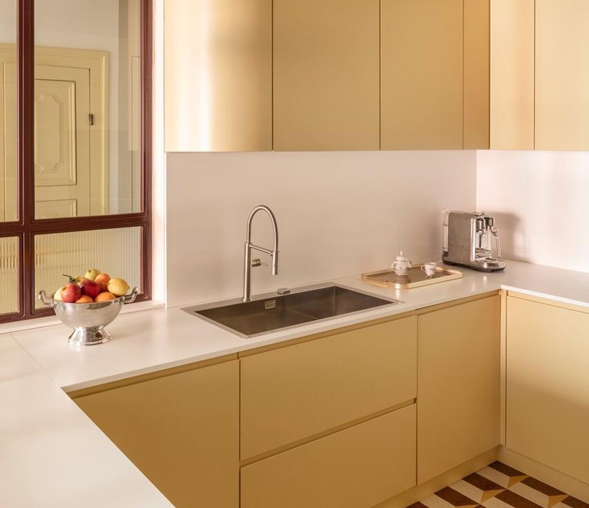 30 Years Later, They Reimagined Their Rome Apartment With a Glassy Central Kitchen