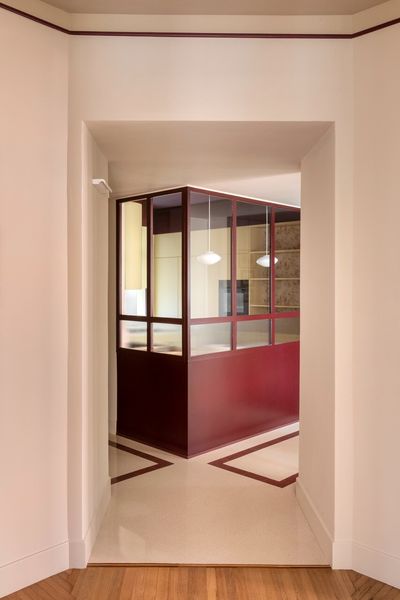 30 Years Later, They Reimagined Their Rome Apartment With a Glassy Central Kitchen