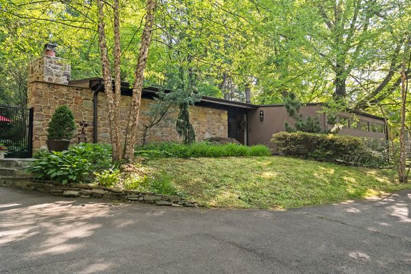 Architect Carlos Joseph Alvaré designed the home in 1957 after working under Louis Kahn from 1947 to 1951. Alvaré earned his bachelor’s degree in architecture from Yale and later studied at the University of Pennsylvania. At Yale, Oscar Niemeyer advised his senior thesis, and Le Corbusier judged his final project.