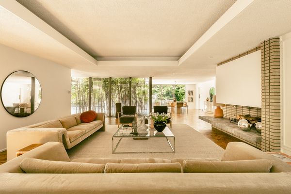Lush Foliage Surrounds This Serene Pasadena Midcentury Listed for $3.9M
