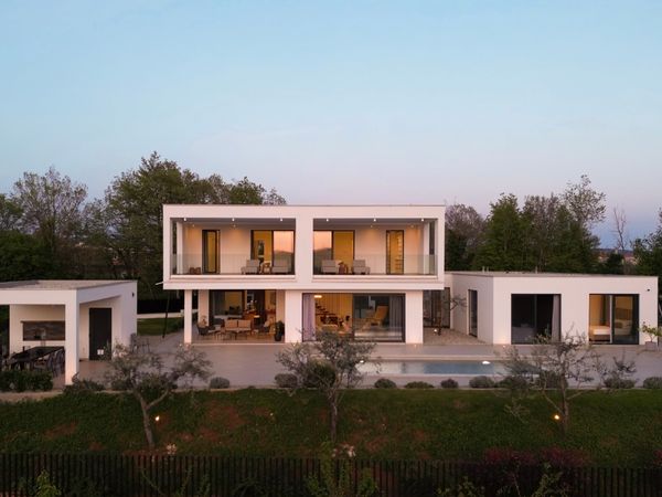 Today's variable-speed heat pump systems make double-height volumes and floor-to-ceiling glass more liveable than ever.