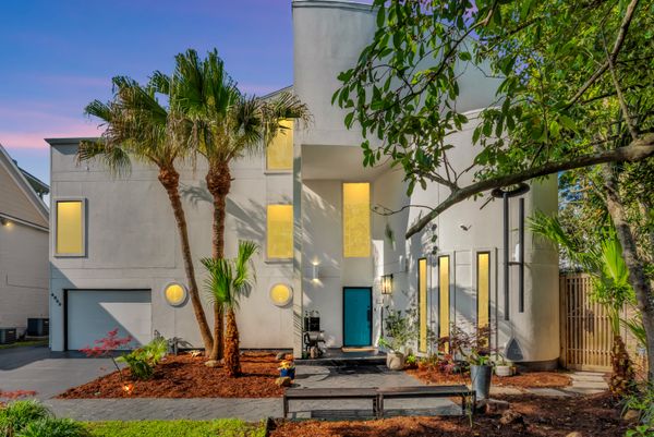 Every Story in This $1.9M Lake Pontchartrain Home Comes Framed in Glass