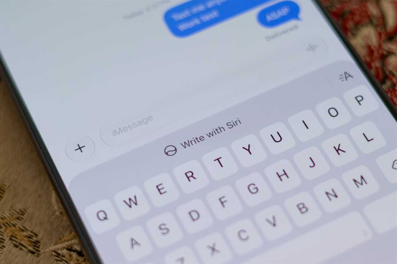 Write with Siri option in the Messages app