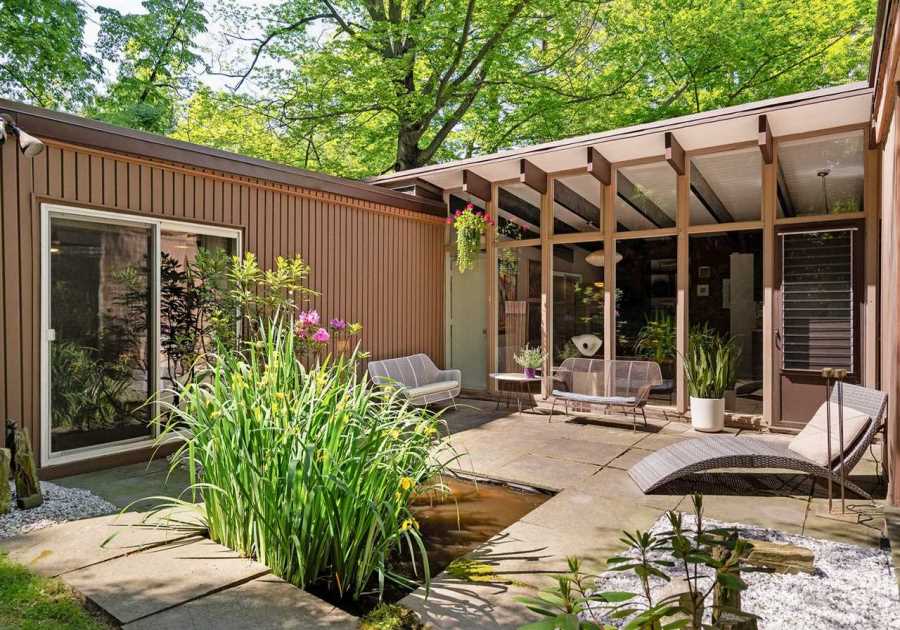 One of Louis Kahn’s Protégés Designed This $1M Pennsylvania Midcentury With a Koi Pond