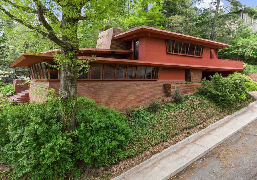 This Lloyd Wright–Inspired Home Had Termites So Bad It Was Being Advertised as a $170K Lot