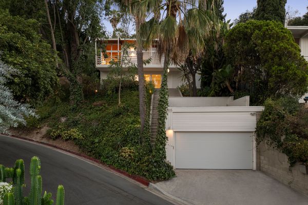 For $1.5M, This Beautifully Restored Los Angeles Midcentury Is a Post-and-Beam Dream