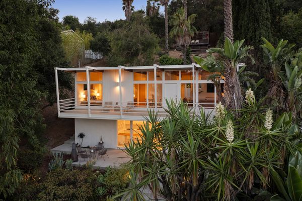 For $1.5M, This Beautifully Restored Los Angeles Midcentury Is a Post-and-Beam Dream
