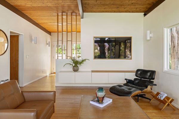 For $1.5M, This Beautifully Restored Los Angeles Midcentury Is a Post-and-Beam Dream