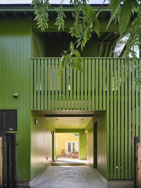 It Was a Picnic Table That Actually Inspired This Kelly Green Home in Austin