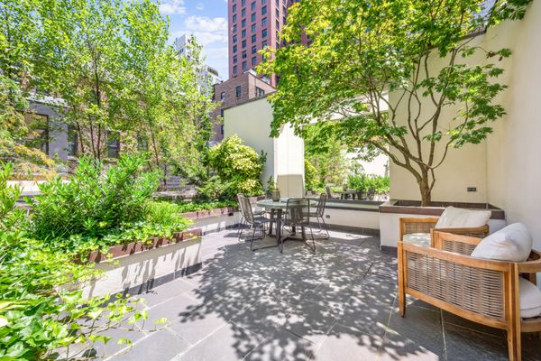 A Rare Carriage House in New York Seeks $9.5M