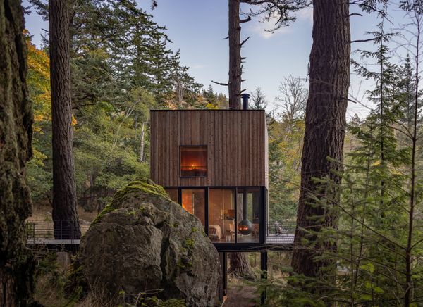 Corbusier and Thoreau Inspired This 400-Square-Foot Washington Retreat