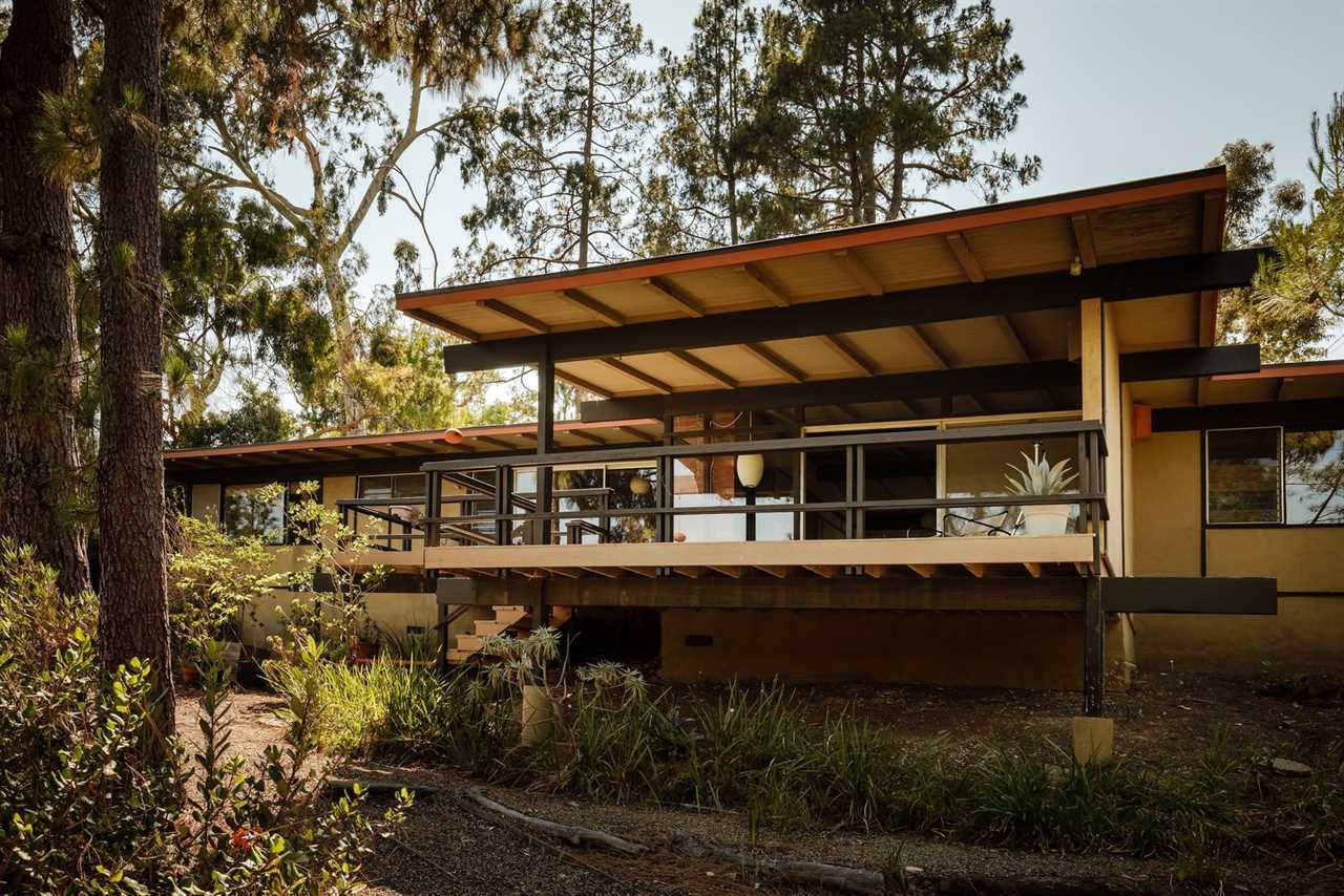 You Can Live Like It’s 1959 in This Midcentury Time Capsule Asking $1.9M