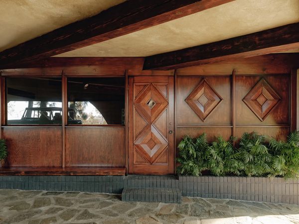The New Owners of This L.A. Lloyd Wright Want to Party Like Hollywood Used To