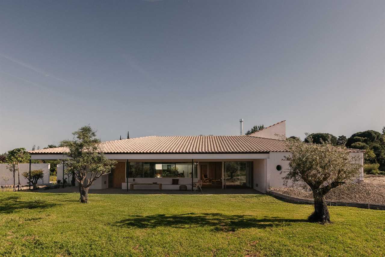 Prefab Meets Handicraft in This Airy Spanish Home