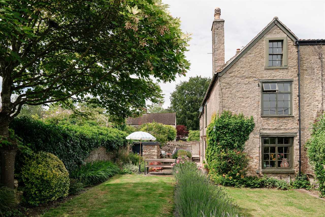 Peach, Ochre, and Neon-Green Paints Punch Up This £935K Cottage in Somerset