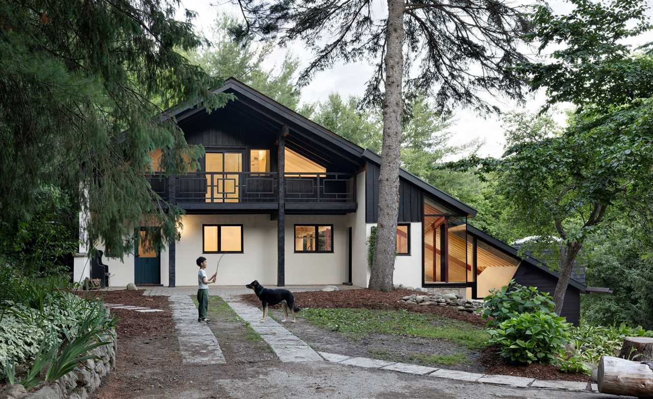 A Massive New Roof Turns a ’70s Chalet in Canada Into a Forest Palace