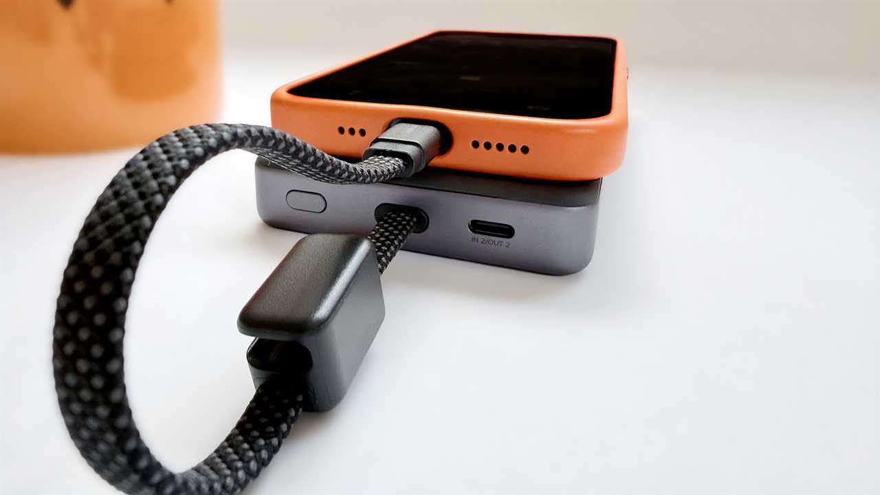 Ugreen MagFlow Pro Power Bank ports