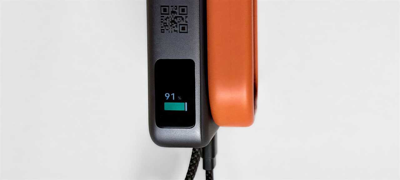 Ugreen MagFlow Pro Power Bank display