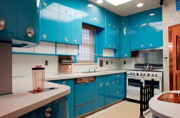 Many visitors to Louis Armstrong’s Queens, New York City, home consider the kitchen to be a highlight. With its turquoise cabinets and futuristic built-ins, it is a striking example of 1960s design.