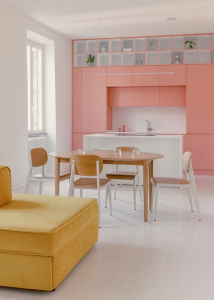 Grid Patterns—and Punchy Colors—Reorganize This 1930s Rome Flat