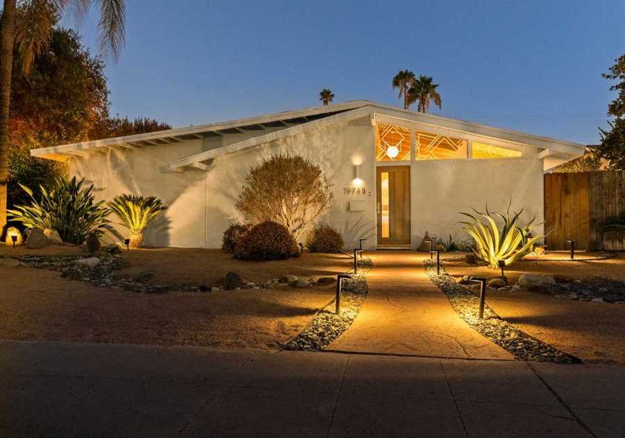 Palm Springs’s Iconic Homes Take After This Recently Listed $1M SoCal Address and Its Neighborhood