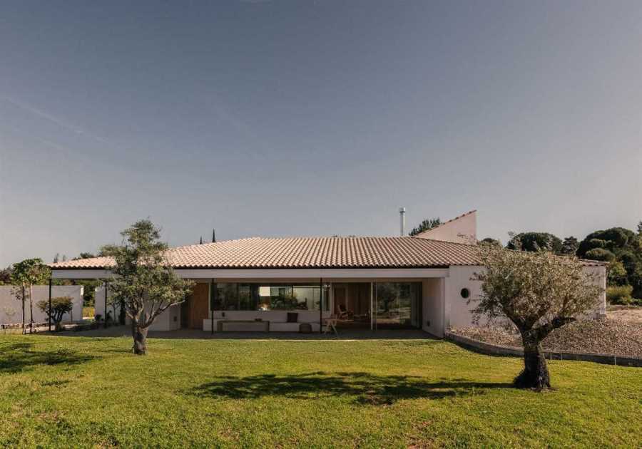 Prefab Meets Handicraft in This Airy Spanish Home