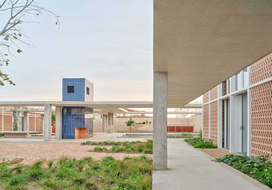 Breeze-Block Walls and Pavilions Make This Spanish Villa Exceptionally Airy