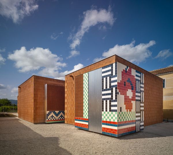 This Spanish Home’s Eye-Catching Mosaics Continue Inside, Too
