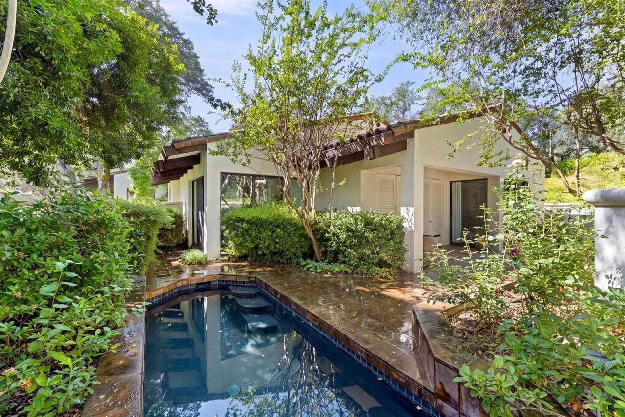 A Santa Barbara–Inspired Sanctuary Seeks $7.5M in Fair Oaks