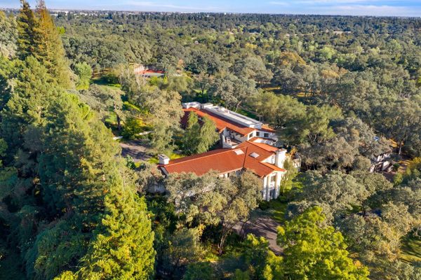 A Santa Barbara–Inspired Sanctuary Seeks $7.5M in Fair Oaks