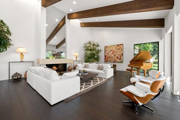 A Santa Barbara–Inspired Sanctuary Seeks $7.5M in Fair Oaks