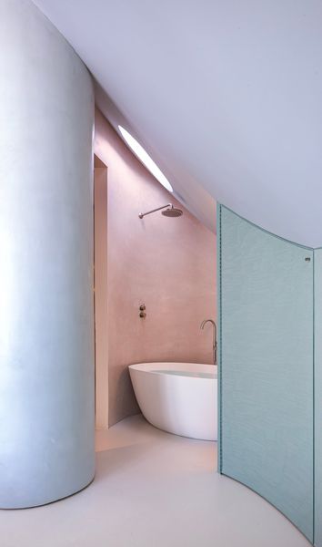A custom tinted superquartz plant based poured resin by Senso was used for the suite’s flooring.