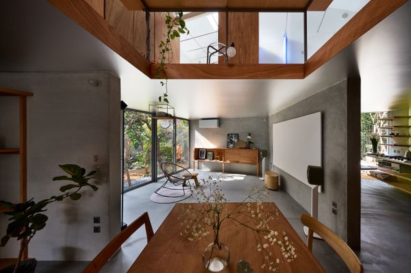 A Ceiling Cutout Above the Dining Area in This Kyoto Home Doubles as a Desk