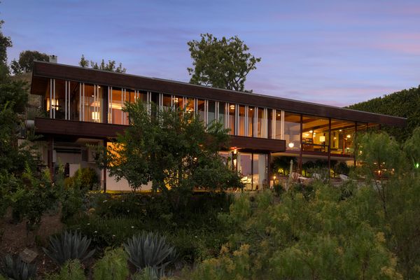 Craig Ellwood’s $6M House of Steel Floats Above L.A.