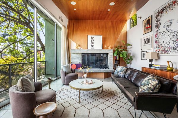 The All-Glass Home of the Artist Behind Obama’s Hope Poster Asks $4.6M