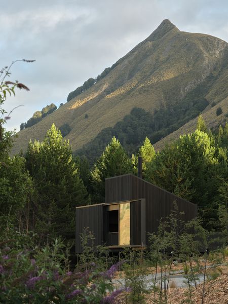This New Zealand Tiny Cabin’s Glass Sliders Are So Big They Hang Off the Side