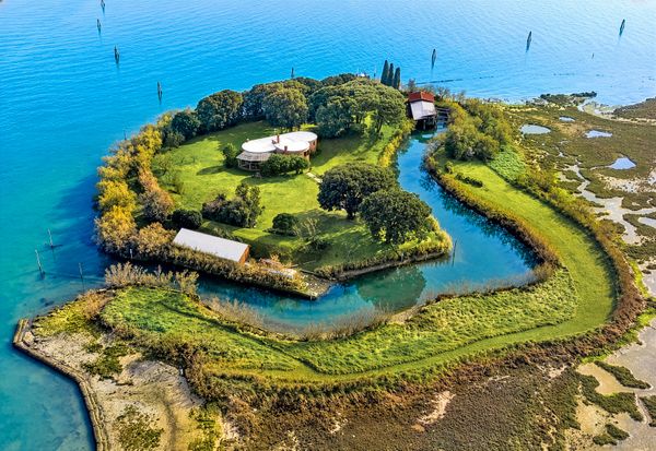 The island was built in 1806 under French rule to reinforce the shoreline of the Venetian lagoon.