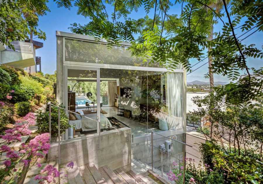 The All-Glass Home of the Artist Behind Obama’s Hope Poster Asks $4.6M