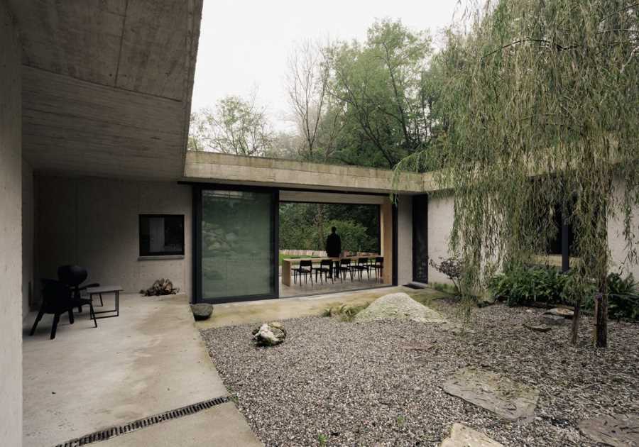 Near Lake Como, This €690K Concrete House Makes the Most of Its Narrow Site